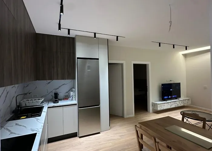 Renas 4 تيرانا